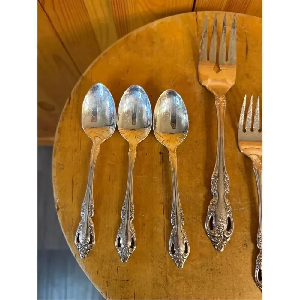 Oneida Real Silverplate Community Brahms 3 Spoons 2 Salad Forks 2 Forks 1Large F